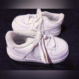 barely worn nike air force ones size 7c